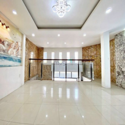 Nhà 4 lầu góc 2 mặt tiền đường Trần Đại Nghĩa, TTTM Cái Khế, Cần Thơ