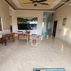 Bán gấp căn nhà sân vườn DT 300M2 MỚI XÂY – KỀ GÓC