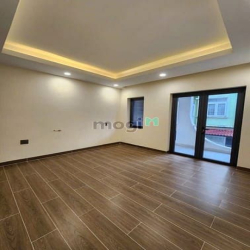 Nhà 3 tầng – sau ĐH Tài Chính Marketing, đường Võ Văn Hát,Long Trường