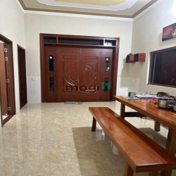 Bán gấp căn nhà sân vườn DT 300M2 MỚI XÂY – KỀ GÓC