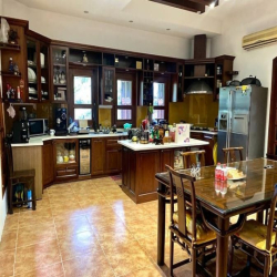 + Mặt Phố Ngô Gia Tự -Diện Tích:232/290M2 -3 Tầng Cũ -Mặt Tiền:6.5M -G