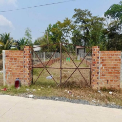 E cần bán ra nhanh lô đất thuộc H.bến cầu tây ninh giá:430tr dt:160m2