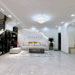 Bán gấp nhà Cách Mạng Tháng Tám.Quận 3.