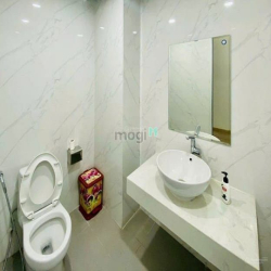 Tôi cần bán nhà MP Phó Đức Chính, giá 68 tỷ, 133m2x9T, KD lớn ẢNH THẬT