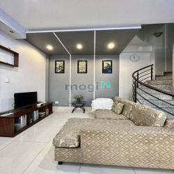 Nhà LÊ QUANG ĐỊNH - HẺM Ô TÔ 7 CHỖ - 70m2 - 65m x 11m - có sân vườn