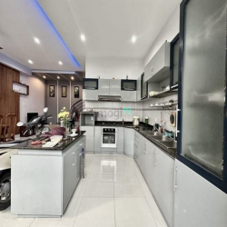 Nhà LÊ QUANG ĐỊNH - HẺM Ô TÔ 7 CHỖ - 70m2 - 65m x 11m - có sân vườn