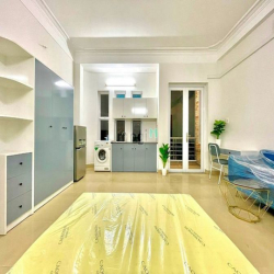 Căn hộ full nội thất cửa sổ lớn có thể ở liền Hoàng Diệu Quận 4
