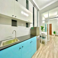Căn hộ full nội thất cửa sổ lớn có thể ở liền Hoàng Diệu Quận 4