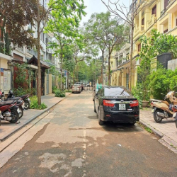 Bán nhà Quốc Tử Giám, Đống Đa, Phân Lô Ô Tô, 95m2 4T MT7m, Giá 17.5 Tỷ