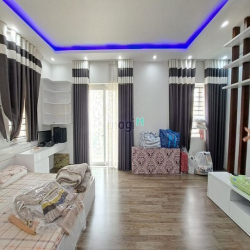 Bán nhà Quốc Tử Giám, Đống Đa, Phân Lô Ô Tô, 95m2 4T MT7m, Giá 17.5 Tỷ