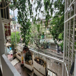 Nhà tập thể tầng 3, ngõ 1 Tạ Quang Bửu-Bách Khoa, 50m2 đẹp, ở ngay