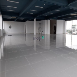 Cho thuê Văn Phòng Nguyễn Văn Hưởng 130m2 2400$/th NT trống.