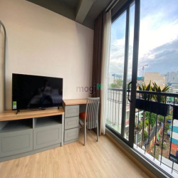 Căn hộ full nội thất cửa sổ lớn có thể ở liền Hoàng Diệu Quận 4