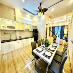Sở hữu ngay căn nhà Võ Văn Tần, P 6, Quận 3, DT 52m2, giá 3 tỷ 550tr.