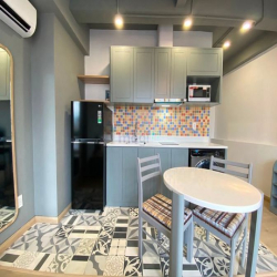 Căn hộ full nội thất cửa sổ lớn có thể ở liền Hoàng Diệu Quận 4