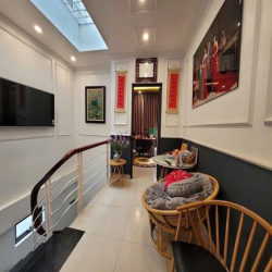 Bán Nhà Tân Mai, 45m 5 tầng– Lô Góc, 2 Thoáng, Gía 7.8 tỷ