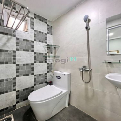 Căn Hộ Balcony Y Hình Ngay Chợ Bàu Sen Quận 5, 2' Đi ĐH Sư Phạm