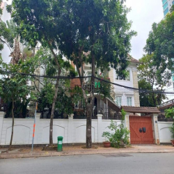 Gia đình cần bán biệt thự 199F Nguyễn Văn Hưởng, P. Thảo Điền, Q.2