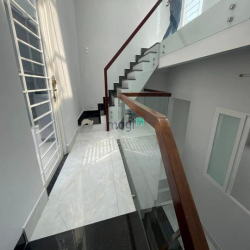 Cần bán gấp nhà đường Số 8A, p Bình Trị Đông B.DT: 5 x 20m, 3.5 tấm.