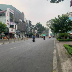 Bán Nhà 216 Nguyễn Tri Phương, Q10. Đối diện ĐH Kinh Tế. Khu sầm uất