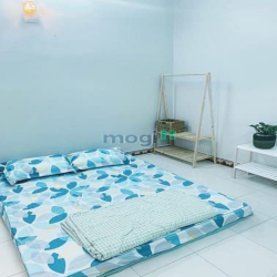 Căn hộ dịch vụ - trệt 3 lầu - 8 phòng thu nhập 25 triệu dt 4m x 18,5m