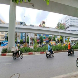 Mặt phố Trường Chinh - 33m2 x 2 tầng - MT 4.5m - Lô góc 3 thoáng