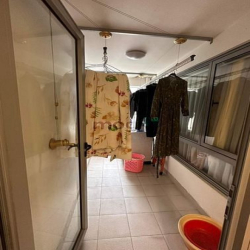 Bán tập thể ngõ 210 Nghi Tàm giá 2.35 tỷ 75m2 2 ngủ 2 WC sđ 25m