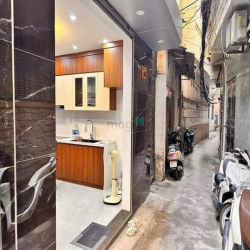 Bán Nhà Lĩnh Nam Hoàng Mai 38m 5 tầng 4 ngủ Mặt Tiền 4m Giá nhỉnh 6 tỷ