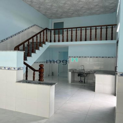 Bán gấp 300m2 và 2 dãy nhà trọ đang thu nhập 18tr/tháng, dân đông
