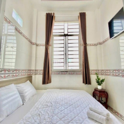 Bán KS 6 lầu MT Hà Huy Giáp 210 (6.5x30) 32PN DT 100tr gần cầu P.Long