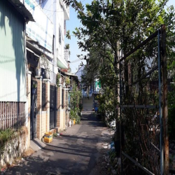 Nhà mặt tiền đường 475, Đỗ Xuân Hợp thông Dương Đình Hội, Q9, 216m2.
