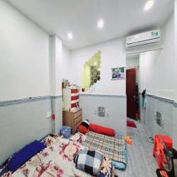 Nhà Hẻm xe hơi CMT8 thông tứ tung 30m2, vừa ở vừa kinh doanh, nhỉnh5tỷ