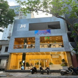 Cho thuê nhà MP Triệu Việt Vương DT 240m²x4 tầng,MT 11m,Giá:10.000$