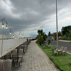 Bán hai căn nhà mặt tiền đường Bờ kè Bình Khánh