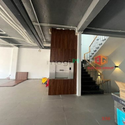 Mặt bằng ngay Vincom 300m2 ngang 11m tổng 300m2 siêu đắc địa chỉ 75tr