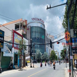 Mặt bằng ngay Vincom 300m2 ngang 11m tổng 300m2 siêu đắc địa chỉ 75tr