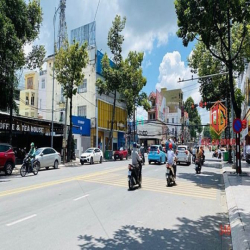 Mặt bằng ngay Vincom 300m2 ngang 11m tổng 300m2 siêu đắc địa chỉ 75tr