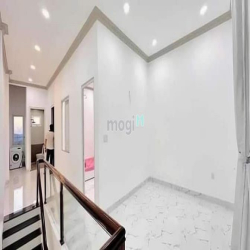 Bán căn nhà Thạnh Lộc 15 Q12, Dt100m2 giá 3ty650 sổ sẵn
