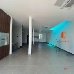 Mặt bằng ngay Vincom 300m2 ngang 11m tổng 300m2 siêu đắc địa chỉ 75tr