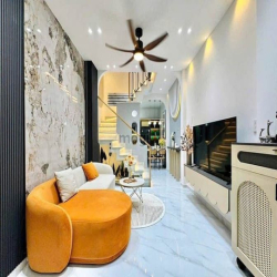Bán nhà riêng 5x18m,4 Tầng, Siêu đẹp Ngay Vincom, thủ đức,