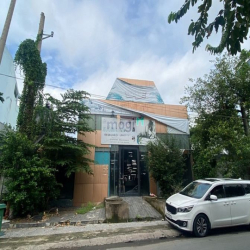 Cho thuê nhà 115 Quốc Hương, Q. 2. DT 16.5x36m, trệt