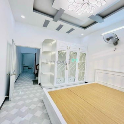 Bán nhà MT đường 8m thi trấn nhà bè 1 trệt 2 lầu , 4pn, 3wc giá 3.1 tỷ