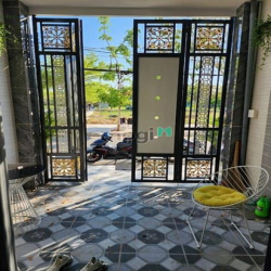 Bán nhà MT đường 8m thi trấn nhà bè 1 trệt 2 lầu , 4pn, 3wc giá 3.1 tỷ