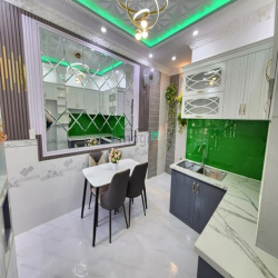 Bán nhà MT đường 8m thi trấn nhà bè 1 trệt 2 lầu , 4pn, 3wc giá 3.1 tỷ