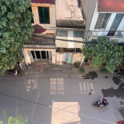 + Đức Giang -Long Biên . +Diên tích 44m2-4 tầng -Mặt tiền 4m giá  chào