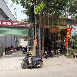 Sang quán cafe có nhiều cây xanh 2 mặt tiền khu dân cư đông.