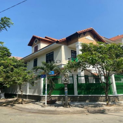 Biệt Thự Sân Vườn 300m2 - Căn Góc 1 Lầu - Giá 2500$