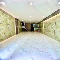 Nhà đẹp ở ngay 33m2, 2 Tầng, Hẻm xe hơi thông, Sát Aeon Mall.