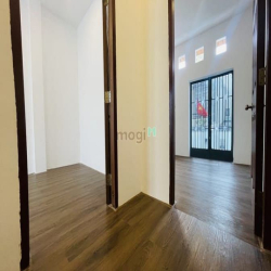 Nhà đẹp ở ngay 33m2, 2 Tầng, Hẻm xe hơi thông, Sát Aeon Mall.
