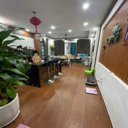 Bán Nhà 5T x 40m Full Nội Thất Lô góc, Ngõ Thông 30m ra phố Cổ Linh